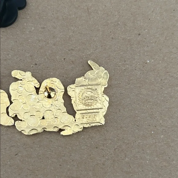 Disney Snow White and Dwarfs Enamel Pin Set - Picture 8 of 9